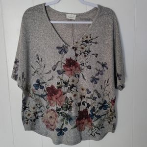 Top Tshirt V neck Bat Wing Blouse Floral Flowy Oversize Boho Tunic